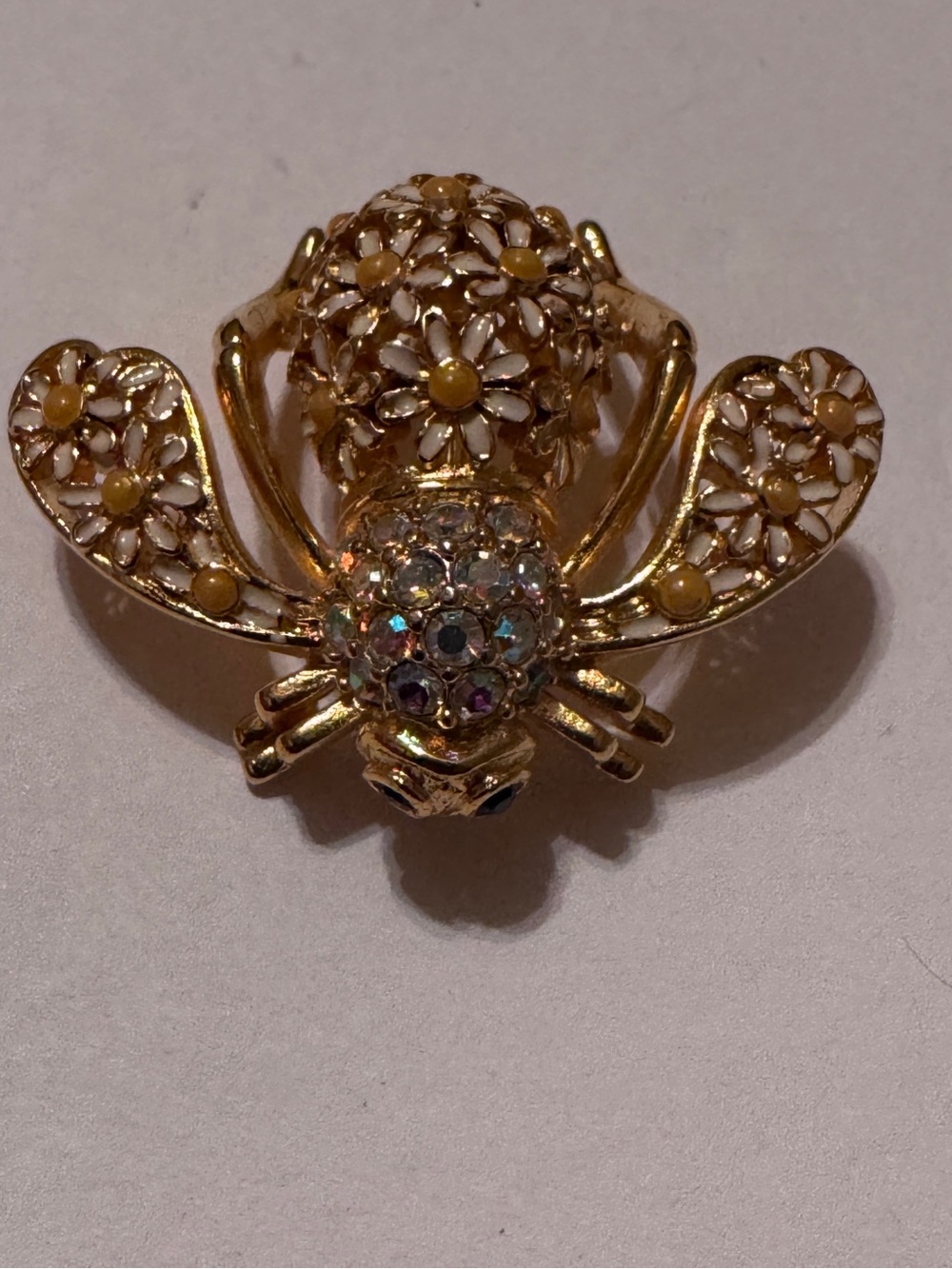 Joan Rivers Bee Brooch Gold Tone Rhinestone Daisy Floral Enamel Pin.